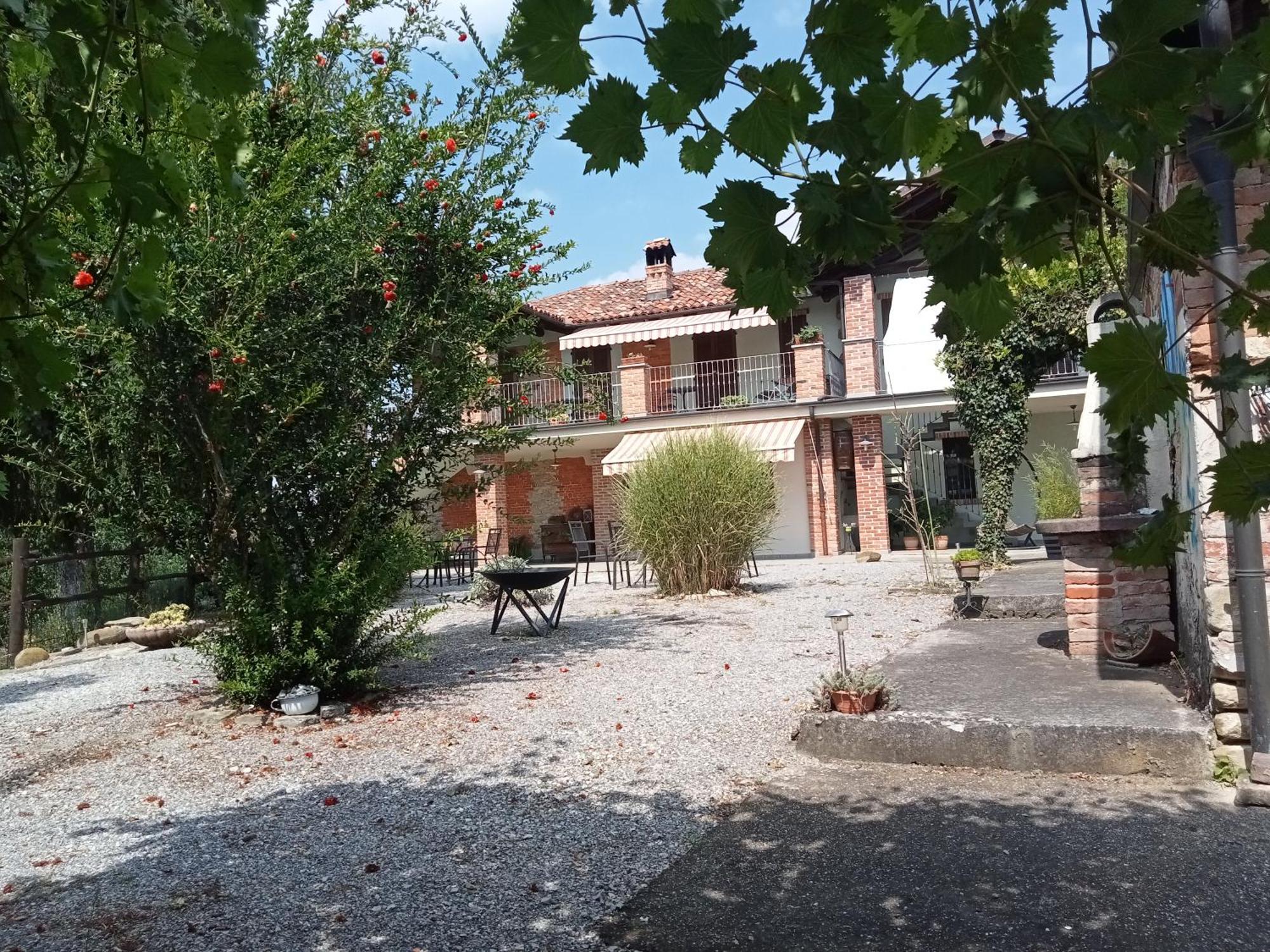 Agriturismo Bric Di Gai Monforte dʼAlba Δωμάτιο φωτογραφία